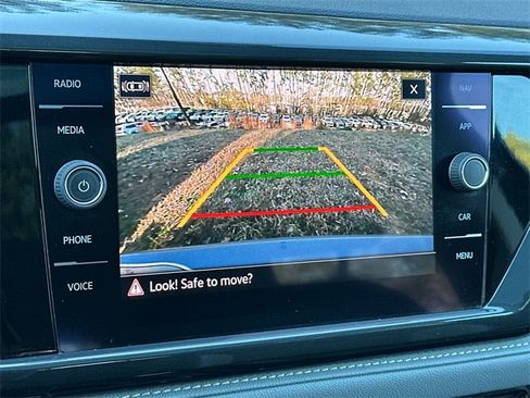 Certified 2022 Volkswagen Taos SEL image 30