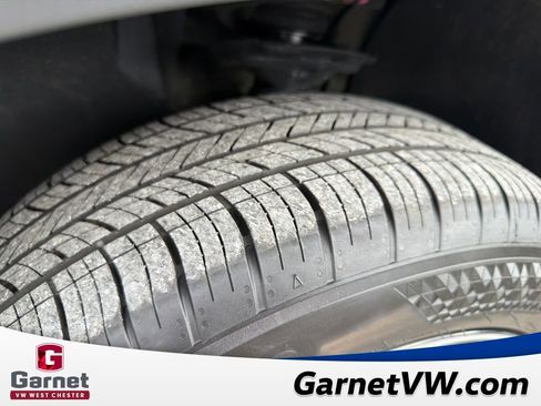 Certified 2025 Volkswagen Taos SE image 27