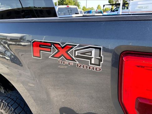 Used 2018 Ford F250 XLT w/ XLT Premium Package AWD/4WD image 10