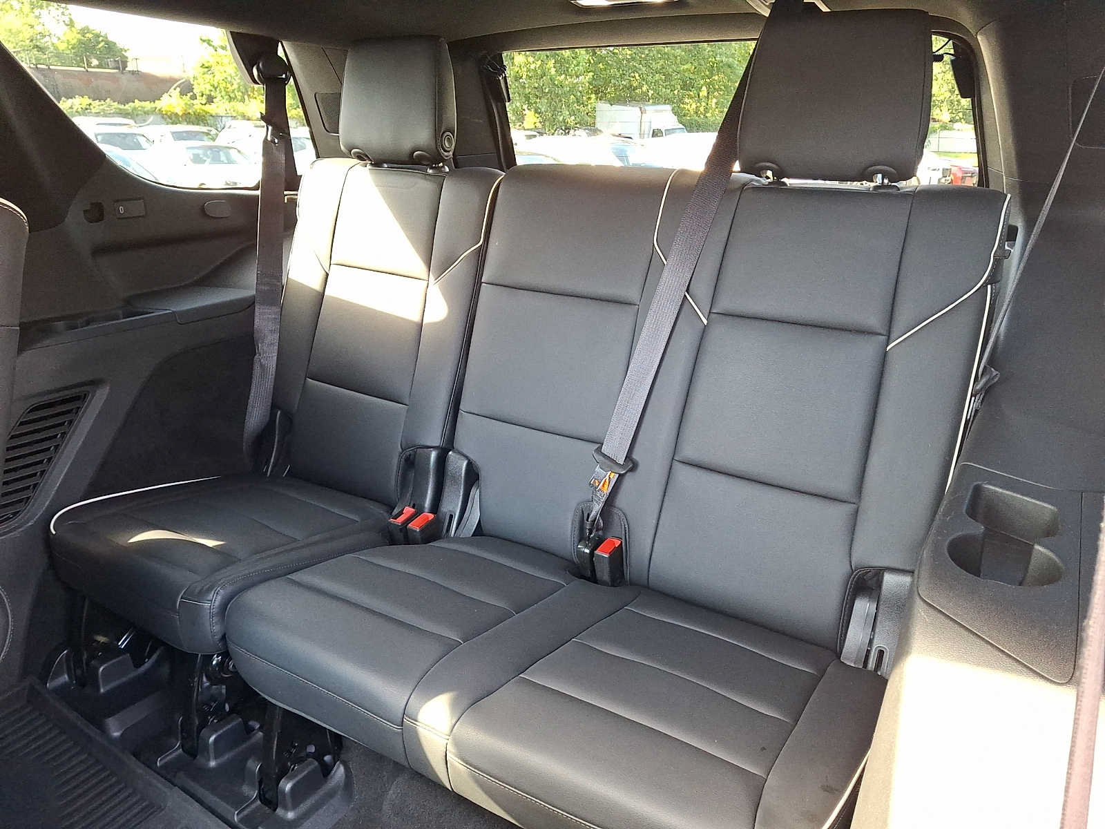 Used 2023 Cadillac Escalade Premium Luxury w/ LPO, Floor Liner Package AWD/4WD image 9