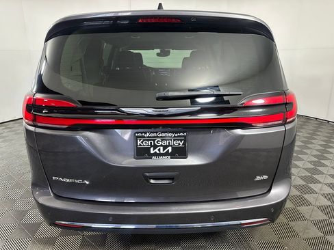 Used 2023 Chrysler Pacifica Touring-L AWD/4WD image 5
