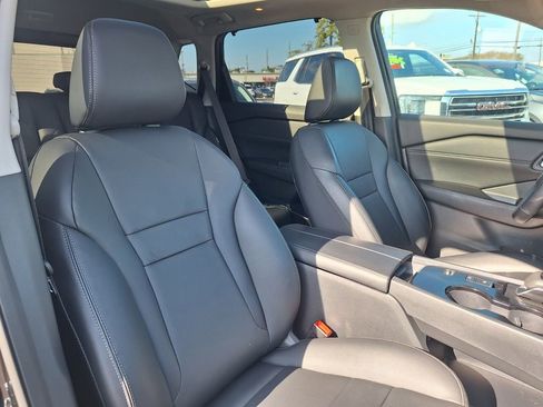 Used 2024 Nissan Rogue SL w/ SL Premium Package image 28