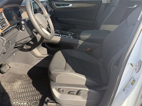 New 2026 Volkswagen Atlas SE image 12