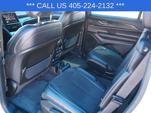 Used 2023 Jeep Grand Cherokee L Laredo image 32