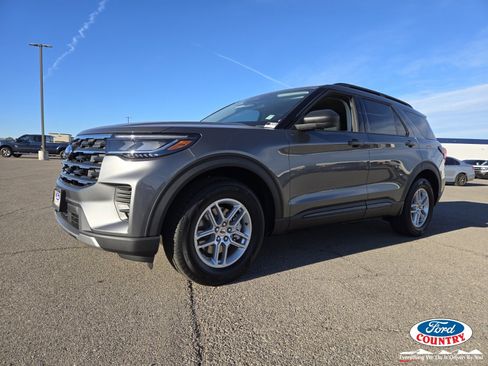 New 2026 Ford Explorer Active image 2