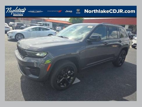 Used 2023 Jeep Grand Cherokee Altitude RWD image 1