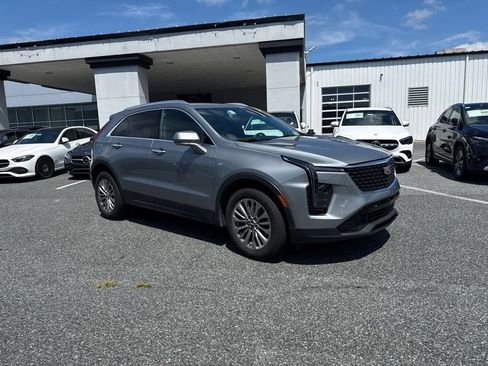 Used 2024 Cadillac XT4 Premium Luxury FWD image 3