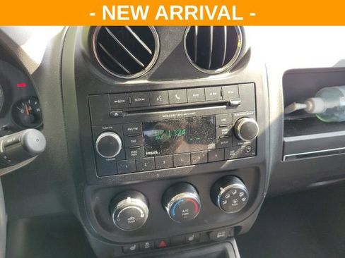 Used 2014 Jeep Patriot Latitude FWD image 10
