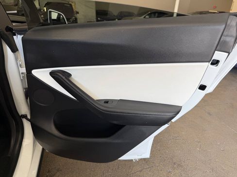 Used 2021 Tesla Model Y Long Range AWD/4WD image 38