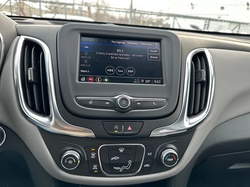 Used 2022 Chevrolet Equinox LS w/ LS Convenience Package image 11