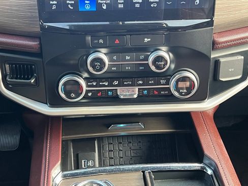 Used 2024 Ford Expedition Max Limited image 37