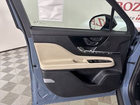 New 2026 Lincoln Corsair Premiere image 15