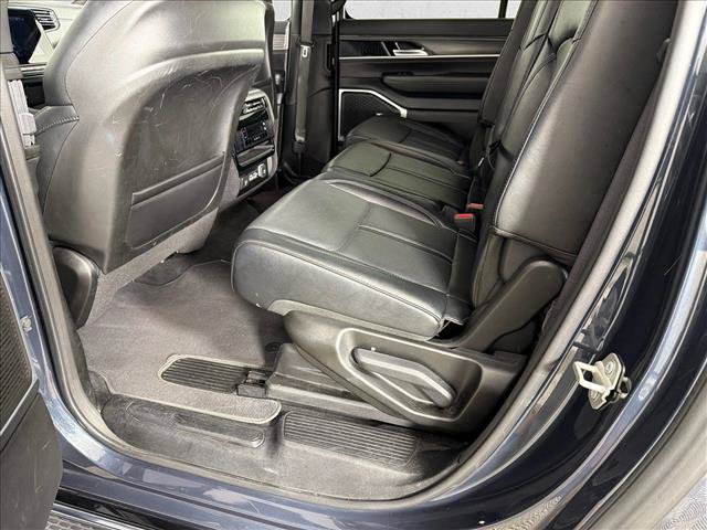 Used 2024 Jeep Wagoneer L Series II w/ Flexible Seating Group AWD/4WD image 22