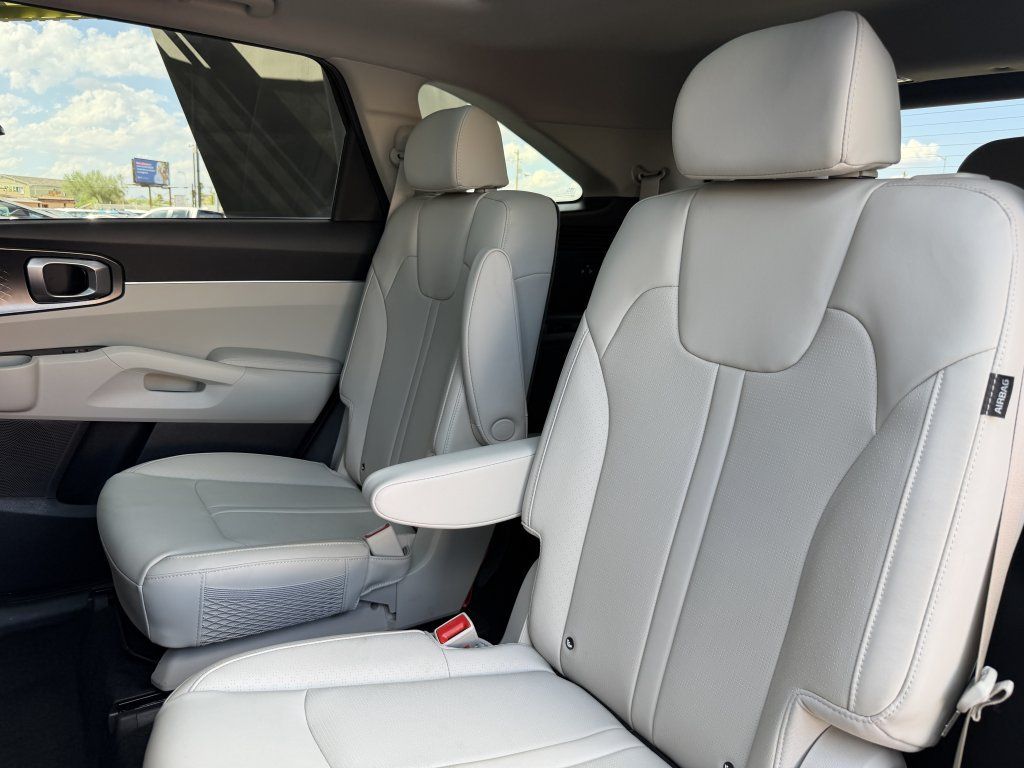 Used 2025 Kia Sorento EX w/ EX Panoramic Sunroof Package AWD/4WD image 34