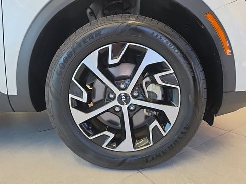 Certified 2025 Kia Sportage EX AWD/4WD image 49