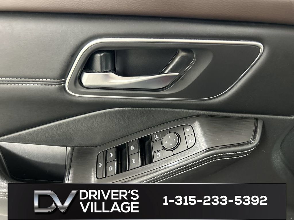 Used 2021 Nissan Rogue SV w/ Premium Package AWD/4WD image 11