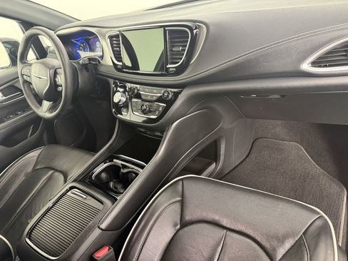 Used 2023 Chrysler Pacifica Limited w/ Uconnect Theater Family Group AWD/4WD image 11