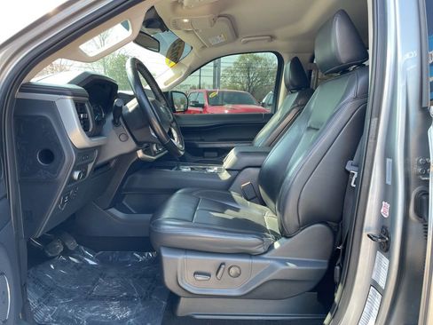 Used 2022 Ford Expedition Max XLT image 4