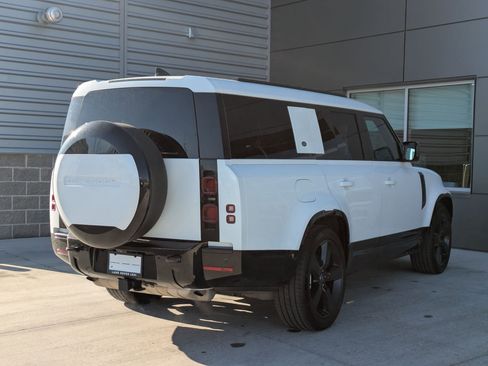 Certified 2024 Land Rover Defender 130 X-Dynamic SE image 7