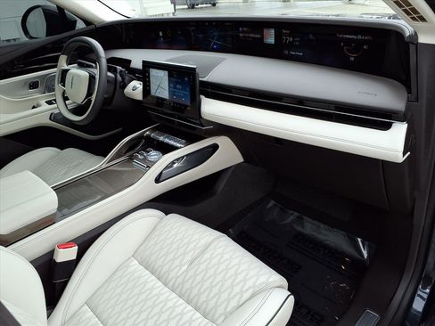 Used 2024 Lincoln Nautilus Black Label w/ Jet Appearance Package (87T) image 8