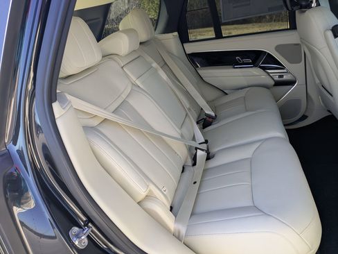 New 2026 Land Rover Range Rover SE image 28