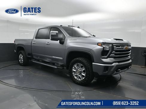 Used 2024 Chevrolet Silverado 2500 High Country w/ High Country Premium Package AWD/4WD image 4