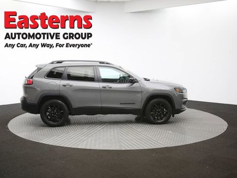 Used 2023 Jeep Cherokee Altitude Lux image 44