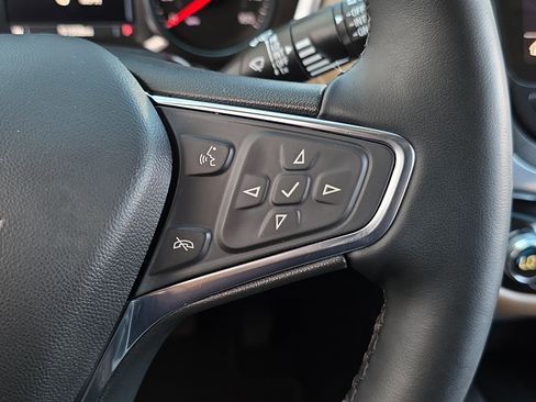 Used 2023 Chevrolet Equinox Premier image 16