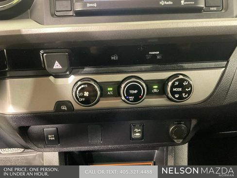 Used 2017 Toyota Tacoma SR5 w/ Tow Package RWD image 38