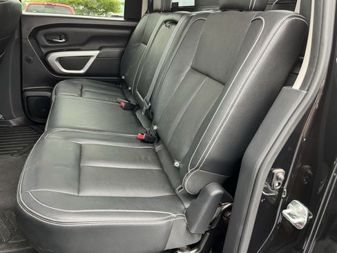 Used 2019 Nissan Titan PRO-4X w/ Pro-4x Convenience Package AWD/4WD image 17