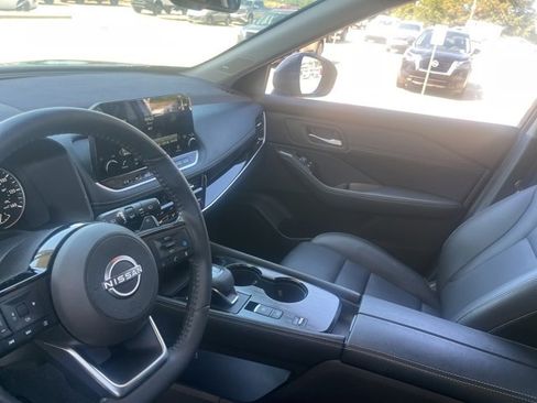 Used 2023 Nissan Rogue SL w/ SL Premium Package image 10