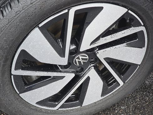 Used 2025 Volkswagen Atlas SE image 16