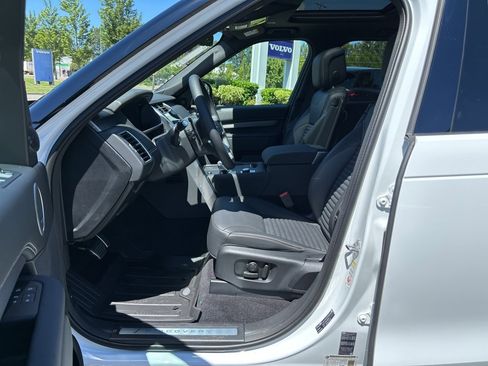 New 2025 Land Rover Discovery Dynamic SE image 4