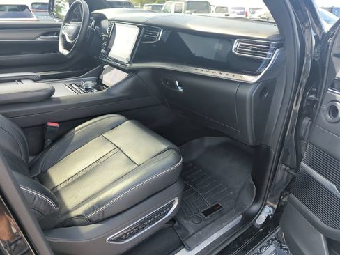 Used 2022 Jeep Grand Wagoneer Series II AWD/4WD image 39
