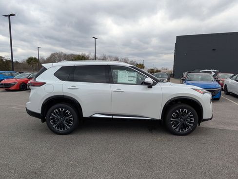 New 2026 Nissan Rogue Platinum w/ Tech Package AWD/4WD image 2