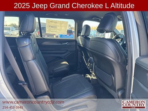 New 2025 Jeep Grand Cherokee L Laredo image 14