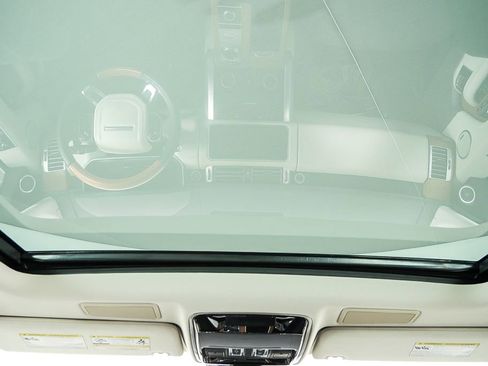 Used 2020 Land Rover Range Rover HSE image 19