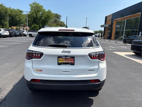 Used 2022 Jeep Compass Latitude FWD image 4