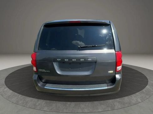 Used 2018 Dodge Grand Caravan SE w/ UConnect Hands-Free Group FWD image 5