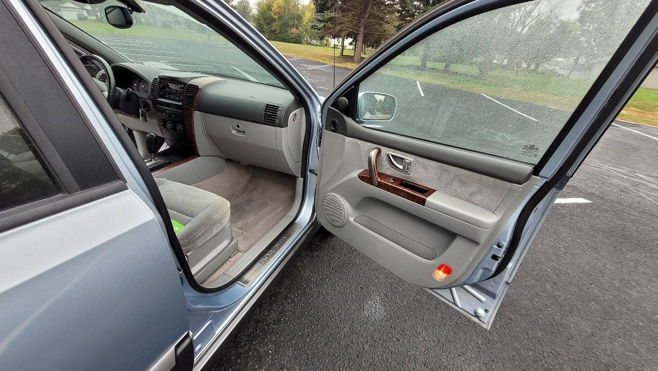 Used 2004 Kia Sorento 4WD image 12