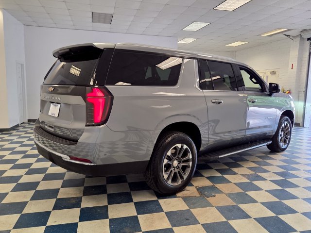 Used 2026 Chevrolet Suburban LS RWD image 7