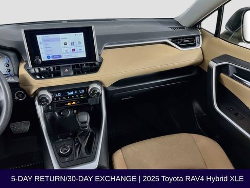 Used 2025 Toyota RAV4 XLE AWD/4WD image 27