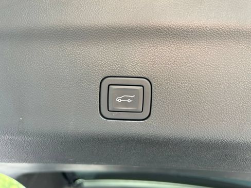 Used 2024 Cadillac Escalade Sport Platinum w/ LPO, ONYX Package AWD/4WD image 49