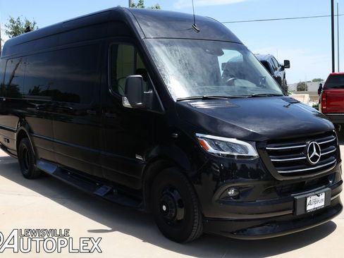 Used 2024 Mercedes-Benz Sprinter 3500 image 3