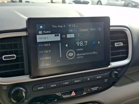 Used 2025 Hyundai Venue SEL FWD image 17