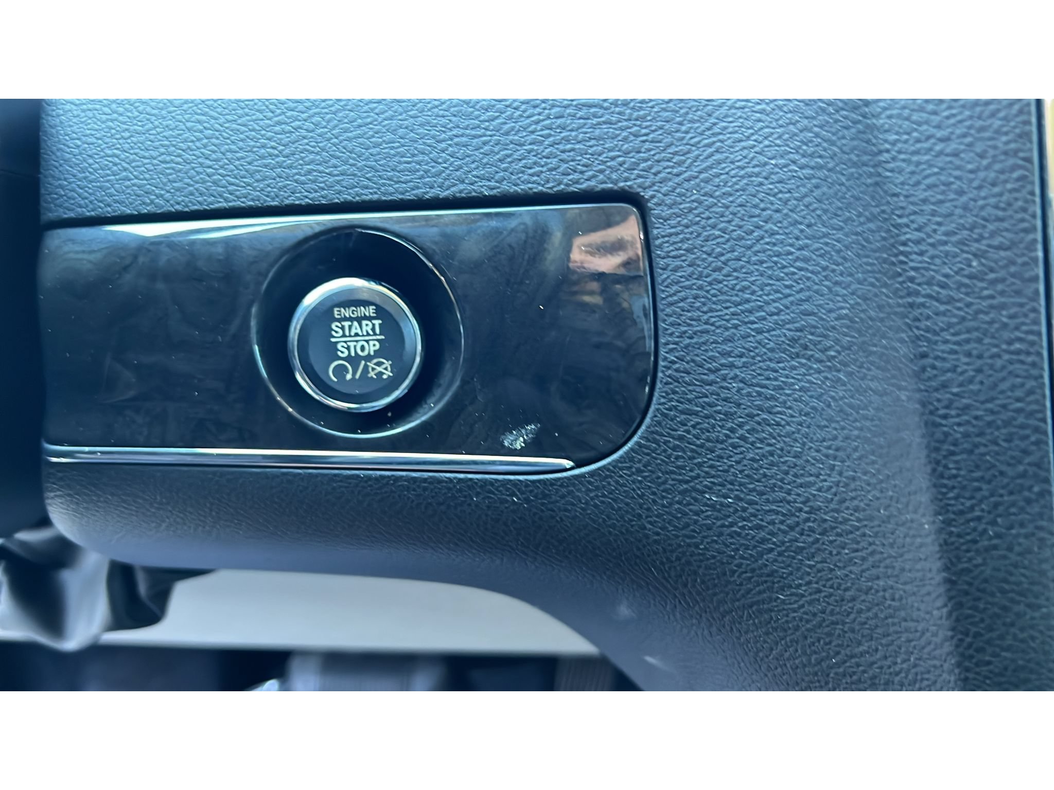 Used 2014 Chrysler Town & Country Touring-L w/ Driver Convenience Group FWD image 21