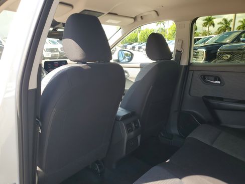 Used 2023 Nissan Rogue SV image 13