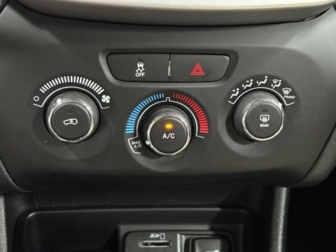 Used 2016 Jeep Cherokee Sport AWD/4WD image 15
