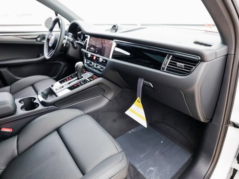 Certified 2026 Porsche Macan S AWD/4WD image 27