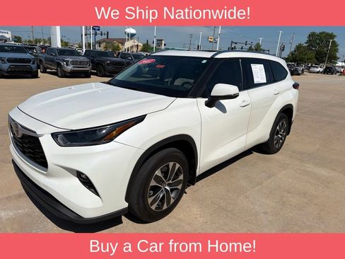 Used 2021 Toyota Highlander XLE AWD/4WD image 2